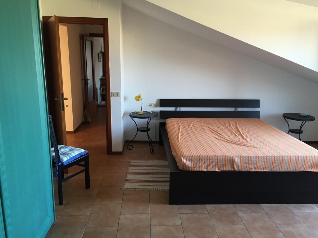 Mansarda Mare Daire Altidona Oda fotoğraf