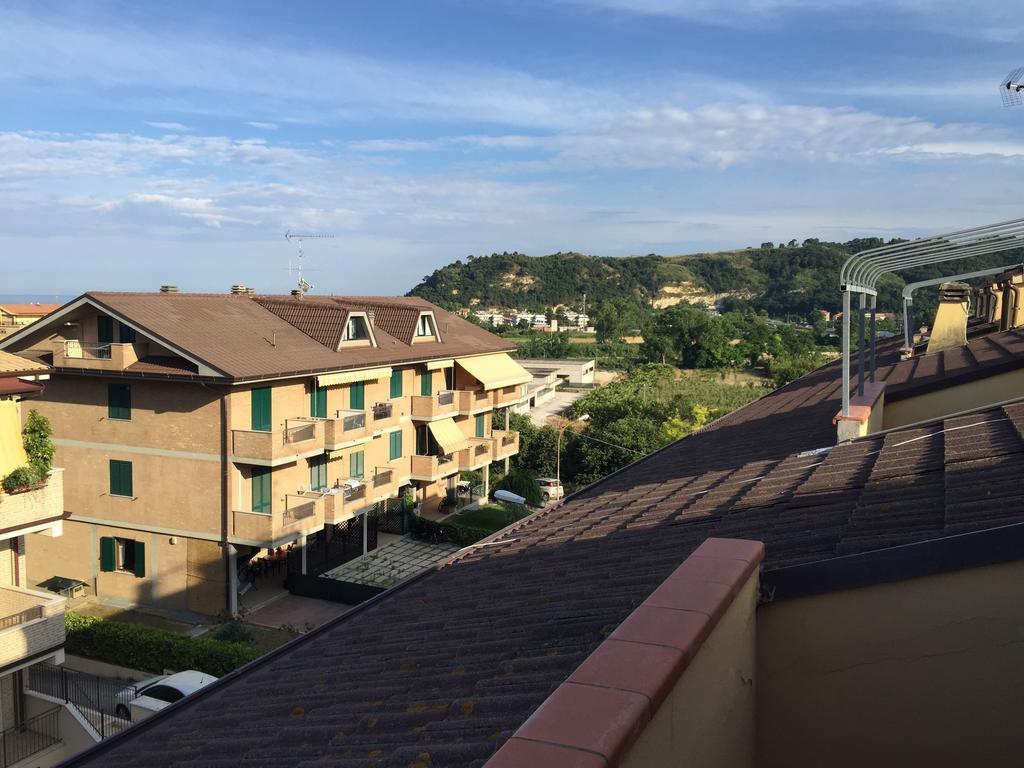 Mansarda Mare Daire Altidona Oda fotoğraf